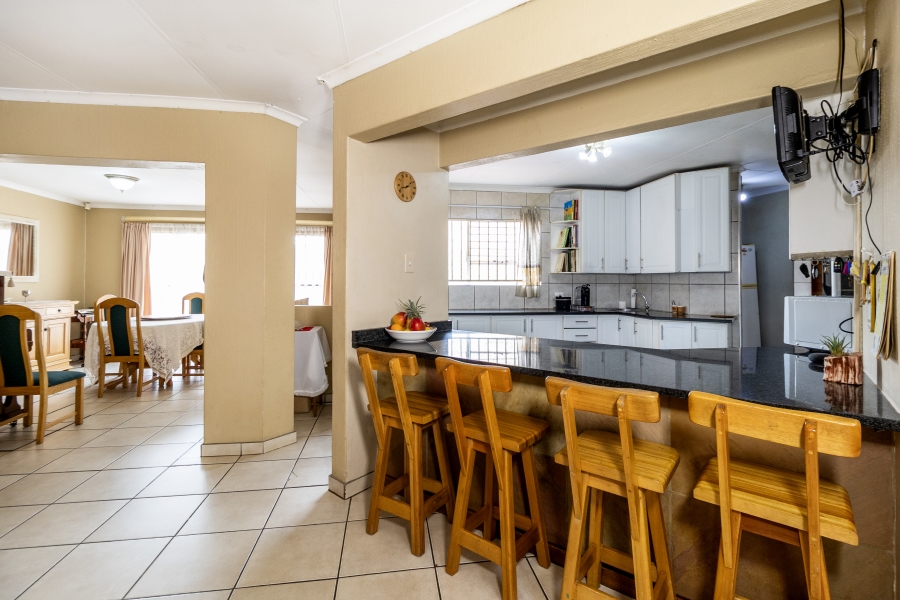 5 Bedroom Property for Sale in Moreleta Park Gauteng