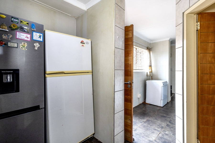 5 Bedroom Property for Sale in Moreleta Park Gauteng