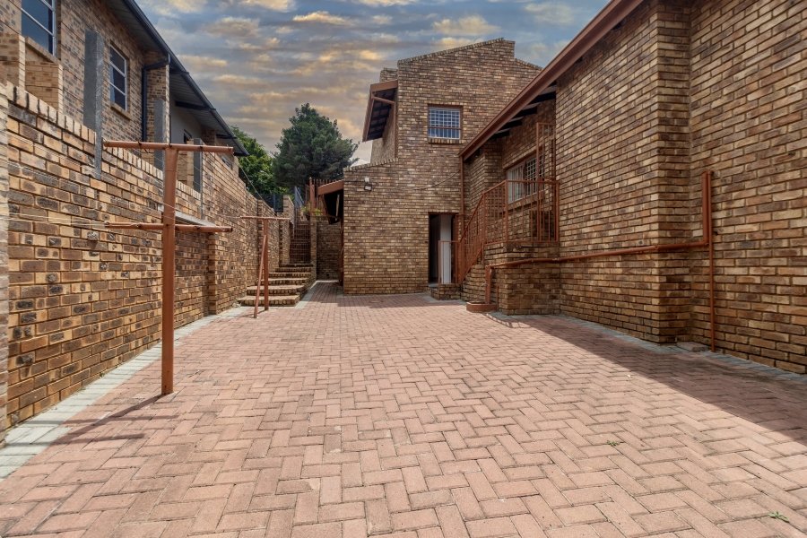 5 Bedroom Property for Sale in Moreleta Park Gauteng