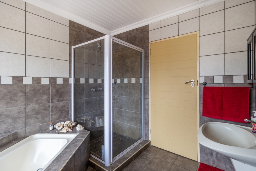 5 Bedroom Property for Sale in Moreleta Park Gauteng