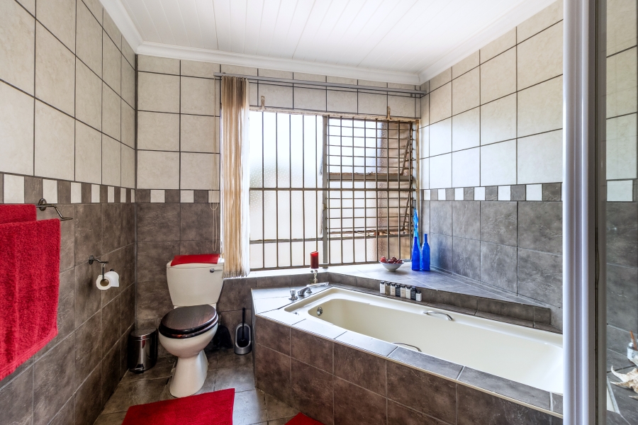 5 Bedroom Property for Sale in Moreleta Park Gauteng