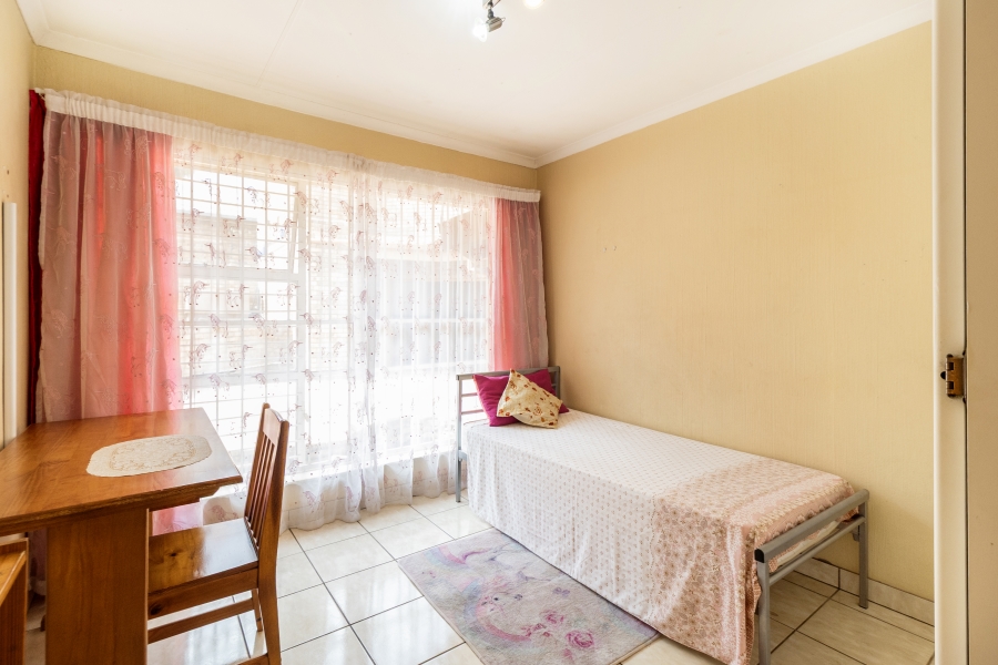 5 Bedroom Property for Sale in Moreleta Park Gauteng