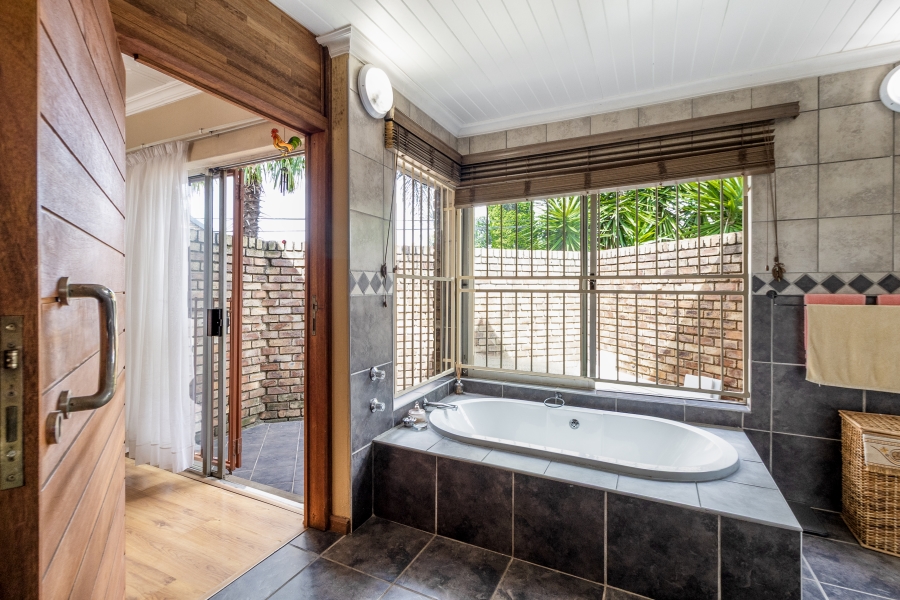 5 Bedroom Property for Sale in Moreleta Park Gauteng