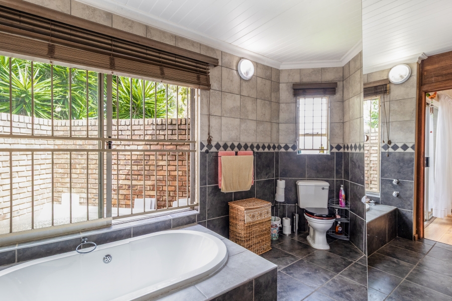 5 Bedroom Property for Sale in Moreleta Park Gauteng