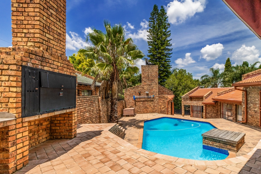5 Bedroom Property for Sale in Moreleta Park Gauteng