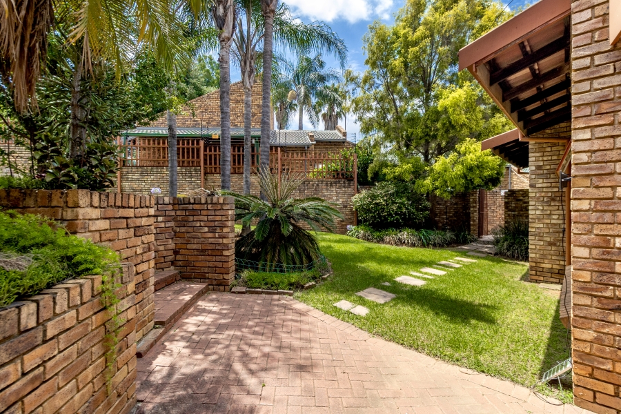 To Let 5 Bedroom Property for Rent in Moreleta Park Gauteng