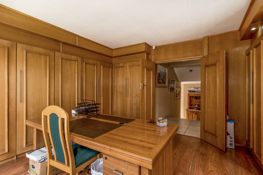 To Let 5 Bedroom Property for Rent in Moreleta Park Gauteng