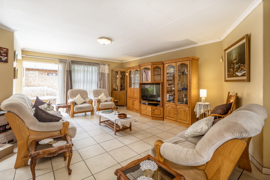 To Let 5 Bedroom Property for Rent in Moreleta Park Gauteng