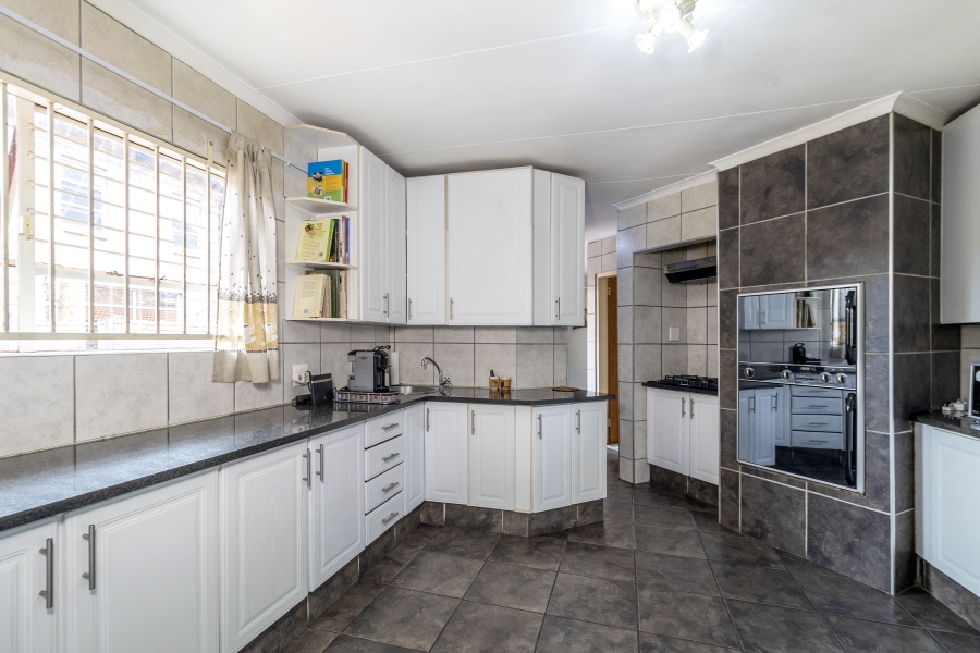 To Let 5 Bedroom Property for Rent in Moreleta Park Gauteng