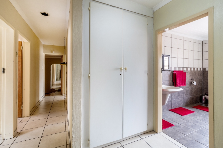 To Let 5 Bedroom Property for Rent in Moreleta Park Gauteng