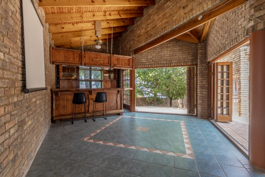 To Let 5 Bedroom Property for Rent in Moreleta Park Gauteng