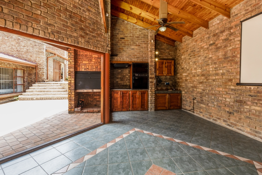 To Let 5 Bedroom Property for Rent in Moreleta Park Gauteng
