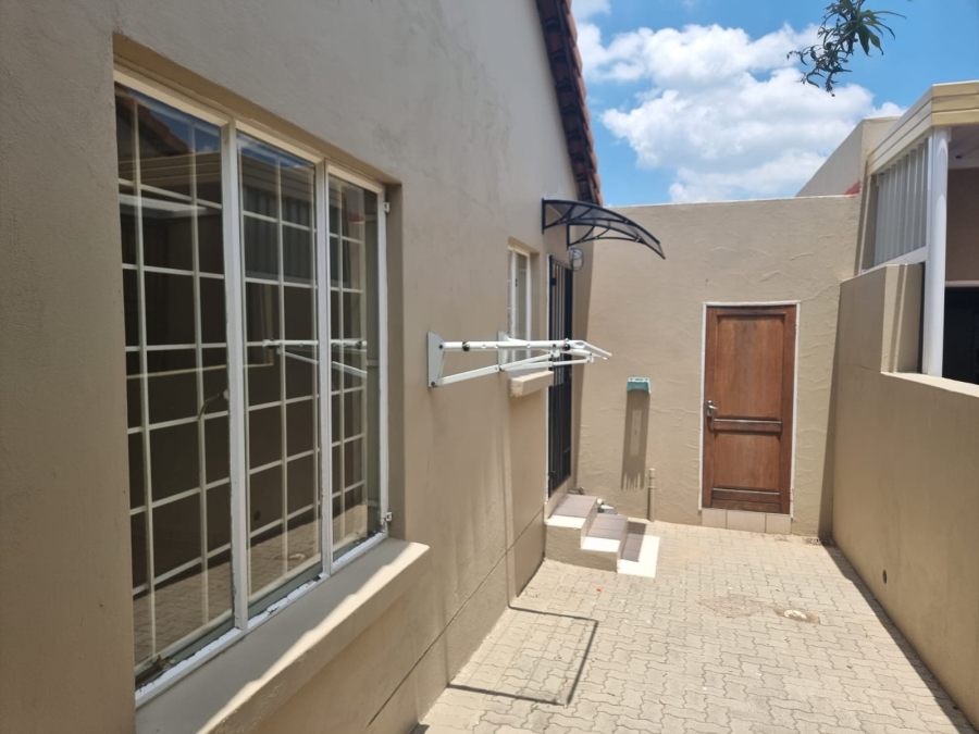 2 Bedroom Property for Sale in North Riding Gauteng