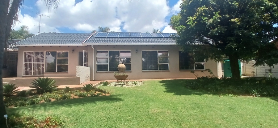 5 Bedroom Property for Sale in Rant En Dal Gauteng