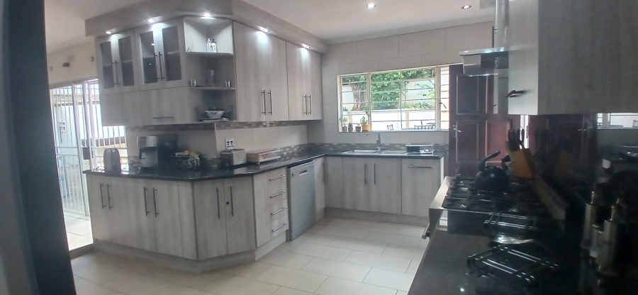 5 Bedroom Property for Sale in Rant En Dal Gauteng