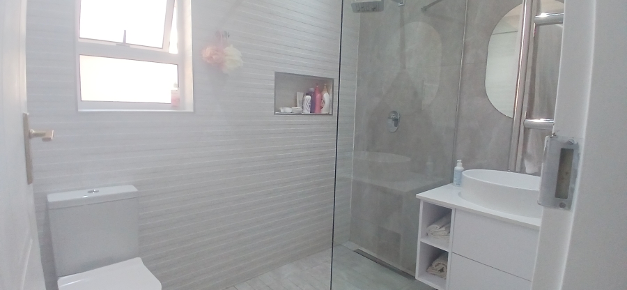 5 Bedroom Property for Sale in Rant En Dal Gauteng