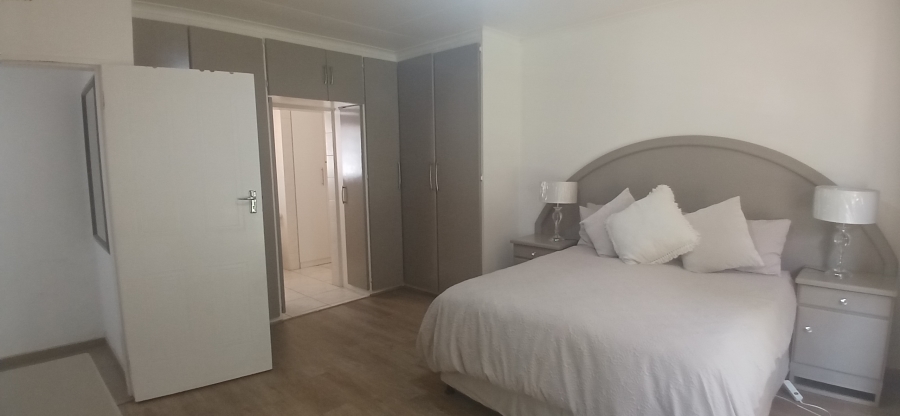 5 Bedroom Property for Sale in Rant En Dal Gauteng