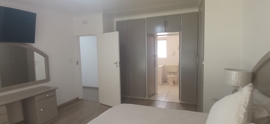 5 Bedroom Property for Sale in Rant En Dal Gauteng