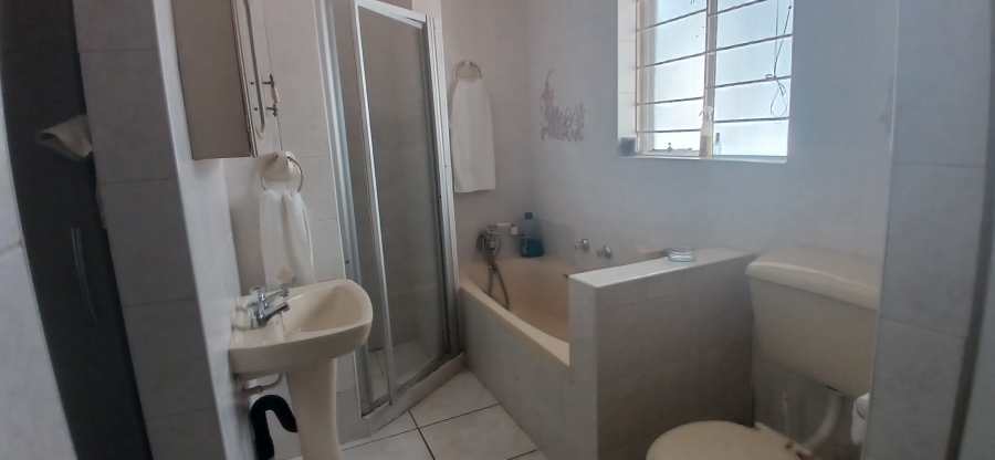 5 Bedroom Property for Sale in Rant En Dal Gauteng