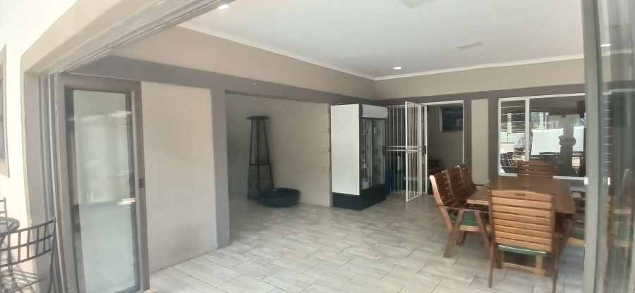 5 Bedroom Property for Sale in Rant En Dal Gauteng
