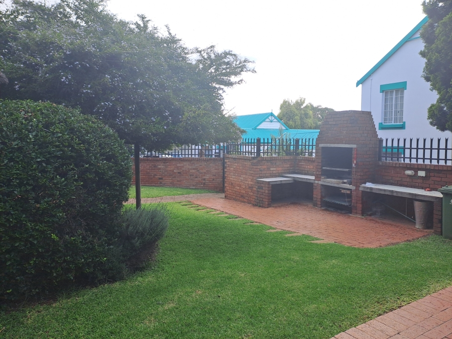 2 Bedroom Property for Sale in Faerie Glen Gauteng