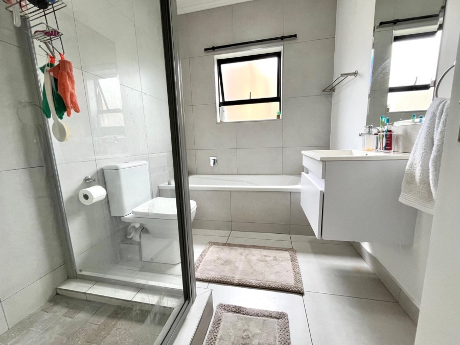 To Let 2 Bedroom Property for Rent in Lonehill Gauteng