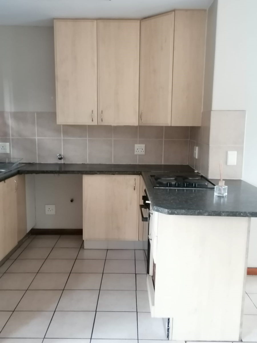 To Let 2 Bedroom Property for Rent in Noordwyk Gauteng