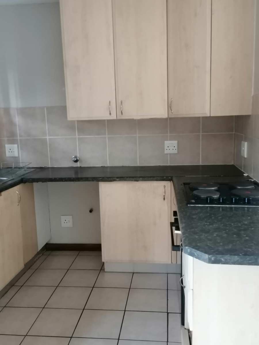 To Let 2 Bedroom Property for Rent in Noordwyk Gauteng