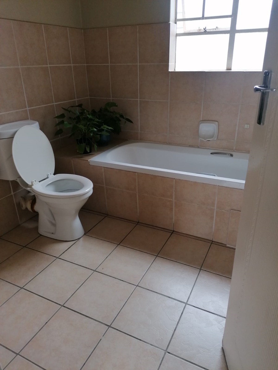 To Let 2 Bedroom Property for Rent in Noordwyk Gauteng