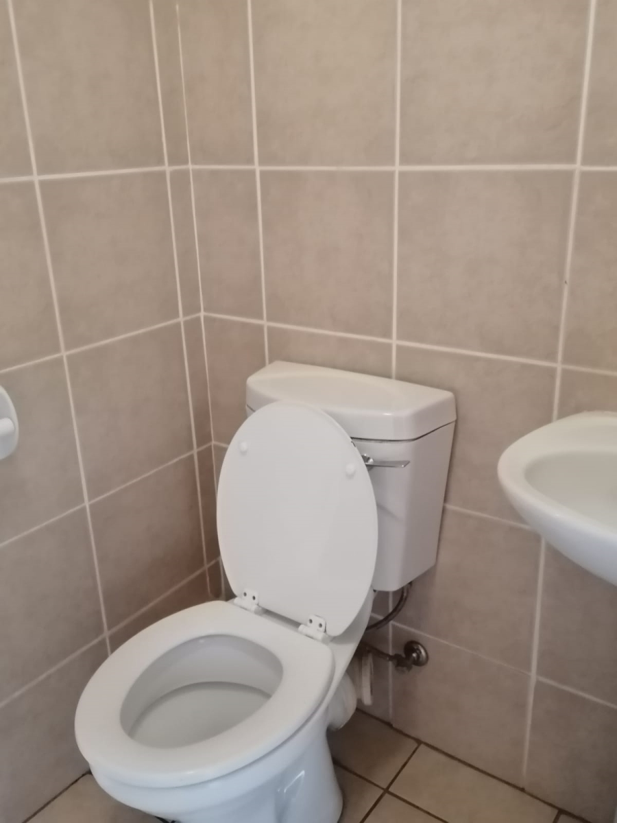 To Let 2 Bedroom Property for Rent in Noordwyk Gauteng