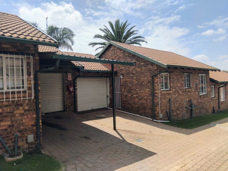 3 Bedroom Property for Sale in Birchleigh Gauteng