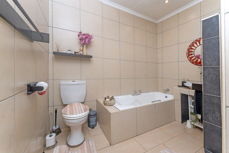 7 Bedroom Property for Sale in Bordeaux Gauteng