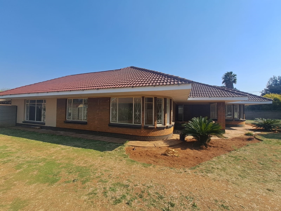 To Let 4 Bedroom Property for Rent in Duncanville Gauteng