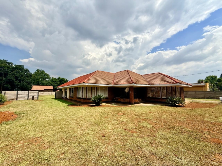 To Let 4 Bedroom Property for Rent in Duncanville Gauteng