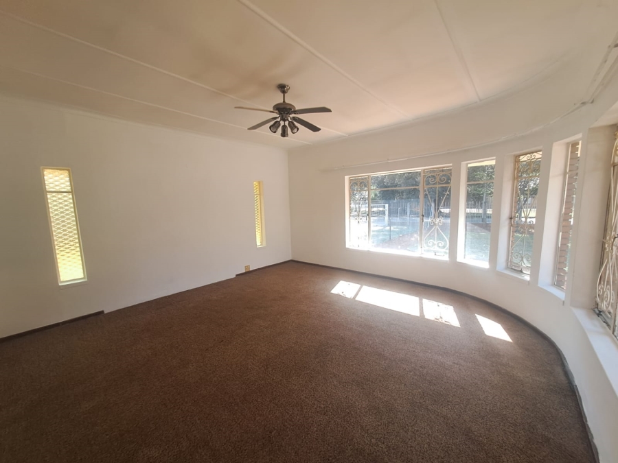 To Let 4 Bedroom Property for Rent in Duncanville Gauteng