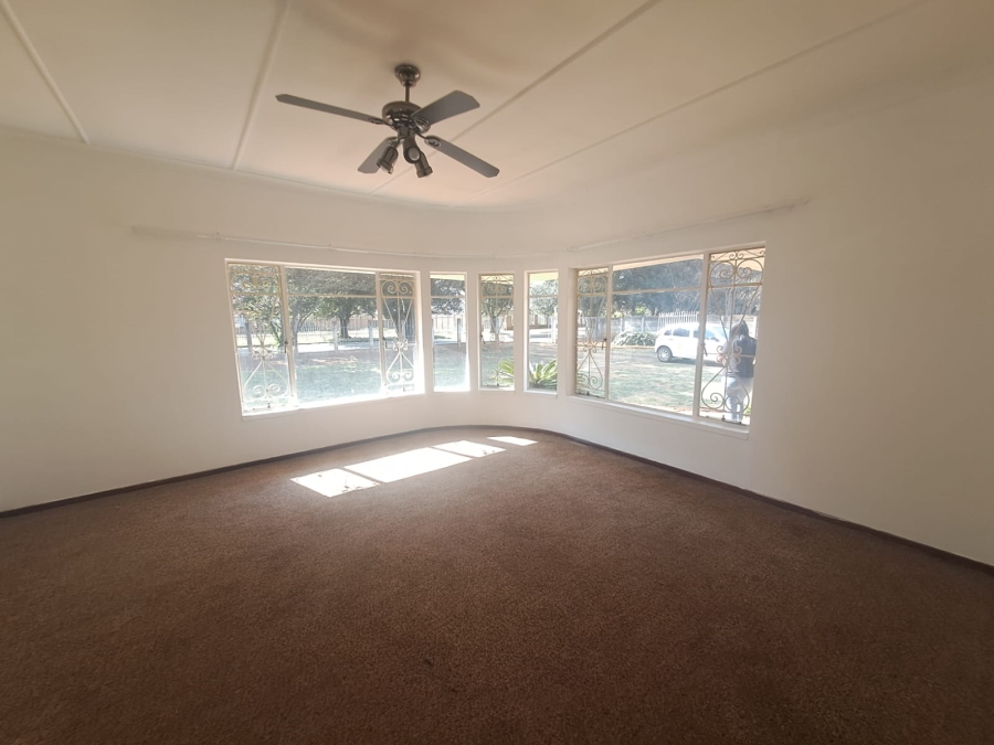 To Let 4 Bedroom Property for Rent in Duncanville Gauteng