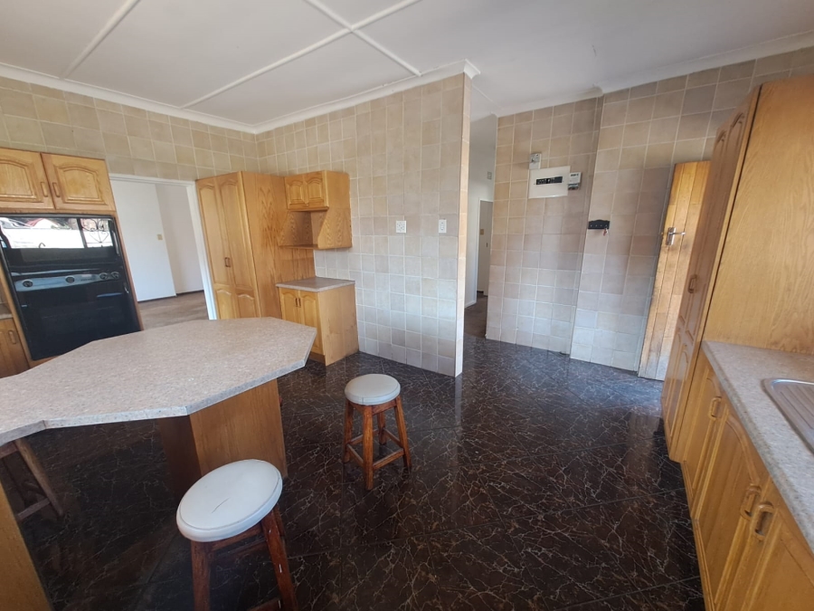 To Let 4 Bedroom Property for Rent in Duncanville Gauteng