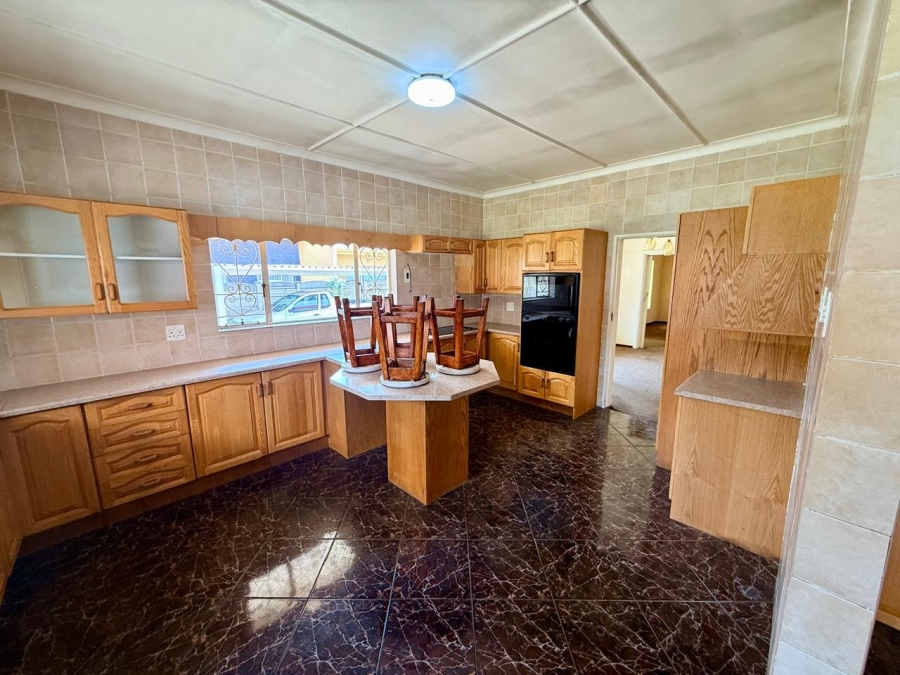 To Let 4 Bedroom Property for Rent in Duncanville Gauteng