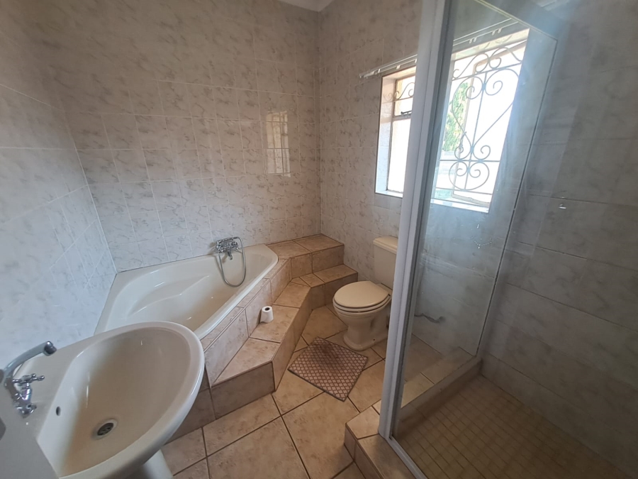 To Let 4 Bedroom Property for Rent in Duncanville Gauteng