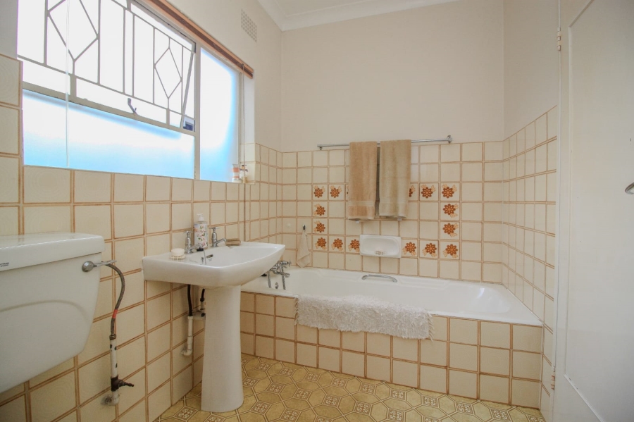 4 Bedroom Property for Sale in Nimrod Park Gauteng