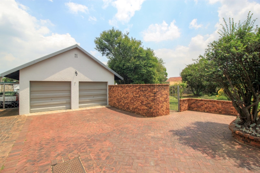 4 Bedroom Property for Sale in Nimrod Park Gauteng