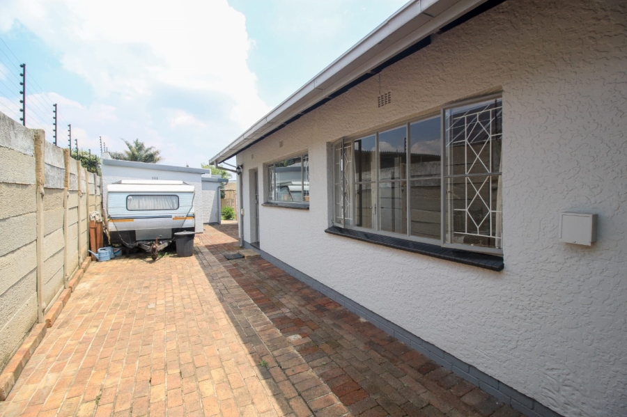 4 Bedroom Property for Sale in Nimrod Park Gauteng