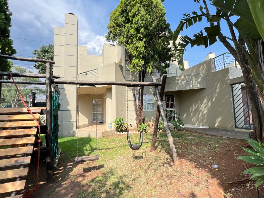 To Let 3 Bedroom Property for Rent in Sunninghill Gauteng