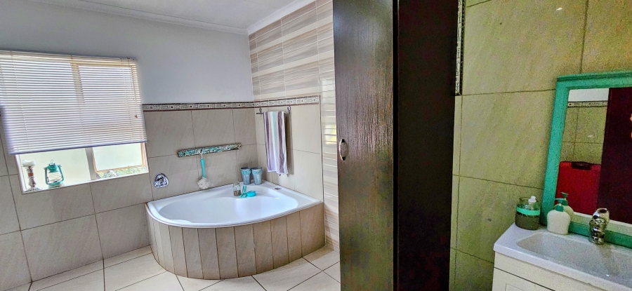 4 Bedroom Property for Sale in Risiville Gauteng