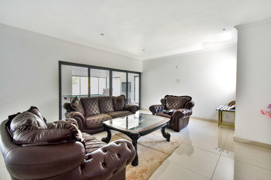 To Let 6 Bedroom Property for Rent in Mooikloof Glen Gauteng