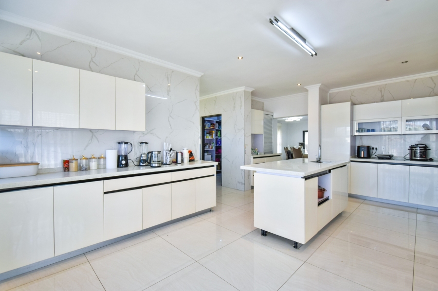 To Let 6 Bedroom Property for Rent in Mooikloof Glen Gauteng