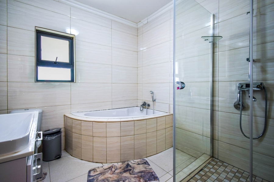 To Let 6 Bedroom Property for Rent in Mooikloof Glen Gauteng