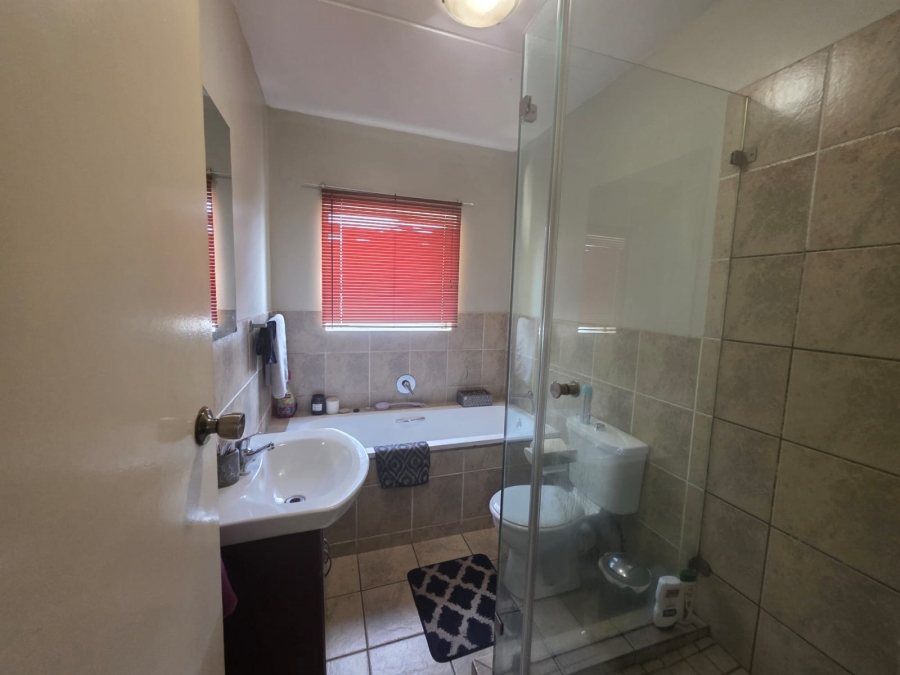 To Let 2 Bedroom Property for Rent in Bardene Gauteng