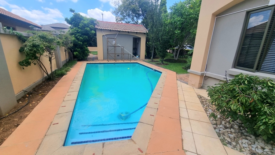 4 Bedroom Property for Sale in Crescent Wood Country Estate Gauteng