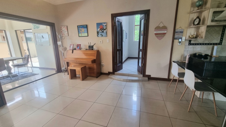 4 Bedroom Property for Sale in Crescent Wood Country Estate Gauteng